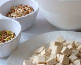 Foto del paso 2 de la receta: Tofu con quinoa y salsa de espinacas