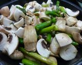 Foto del paso 3 de la receta: Crema de champiñones y espárragos