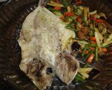 Foto del paso 3 de la receta: Dorada a la espalda con salteado de verduras