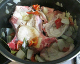 Foto del paso 2 de la receta: Costeletas de cerdo estofadas con papas y batatas