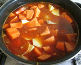 Foto del paso 4 de la receta: Costeletas de cerdo estofadas con papas y batatas