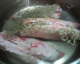 Foto del paso 1 de la receta: Manos de cerdo en salsa con setas cultivadas