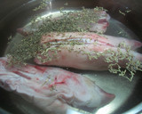 Foto del paso 1 de la receta: Manos de cerdo en salsa con setas cultivadas