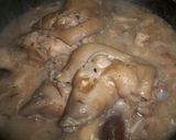 Foto del paso 4 de la receta: Manos de cerdo en salsa con setas cultivadas