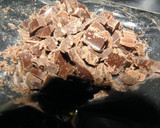 Foto del paso 3 de la receta: Budín con trocitos o chip de chocolate