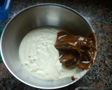 Foto del paso 2 de la receta: Cuadraditos cremosos de dulce de leche y chips de chocolate