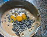Foto del paso 3 de la receta: Cuadraditos cremosos de dulce de leche y chips de chocolate