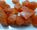 Foto del paso 3 de la receta: Mini canapés de volován de salmón y mango