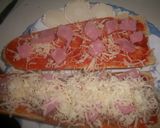 Foto del paso 2 de la receta: Pan pizza de sobrasada con queso de cabra