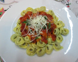 Foto del paso 3 de la receta: Tortellini con salsa napolitana