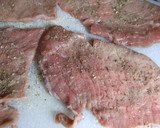 Foto del paso 1 de la receta: Escalopes con jamón de Parma y salsa de vino