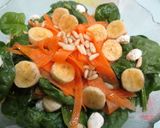 Foto del paso 4 de la receta: Ensalada de espinaca y plátano