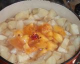 Foto del paso 2 de la receta: Delicia de manzanas y caqui a la pimienta rosa