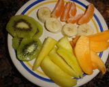 Foto del paso 1 de la receta: Ensalada de frutas con queso batido y arándanos