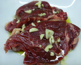 Foto del paso 1 de la receta: Solomillo a las finas hierbas con pimientos del piquillo