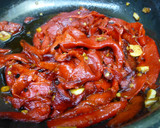 Foto del paso 2 de la receta: Solomillo a las finas hierbas con pimientos del piquillo