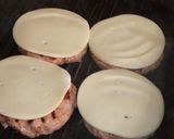 Foto del paso 5 de la receta: Hamburguesas de ave con mozzarella