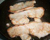 Foto del paso 2 de la receta: Patatas con filetes de pavo en salsa verde