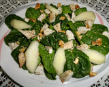 Foto del paso 3 de la receta: Ensalada de espinacas con peras y pollo