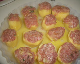 Foto del paso 2 de la receta: Patatas rellenas de masa de albóndigas al vino Fino