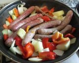 Foto del paso 2 de la receta: Longaniza de cerdo a la sartén con verduras