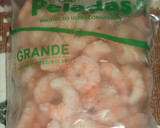 Foto del paso 1 de la receta: Ensalada de gambas con salsa de yogur