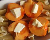 Foto del paso 2 de la receta: Caquis asados con arándanos al moscatel