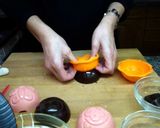 Foto del paso 3 de la receta: Bolas navidad de chocolate para guardar las uvas de la suerte
