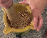 Foto del paso 2 de la receta: Rape con almendras y piñones