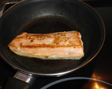 Foto del paso 2 de la receta: Suprema de salmón con almejas
