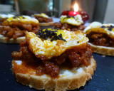 Foto del paso 3 de la receta: Canapés de chorizo, huevos y trufa natural