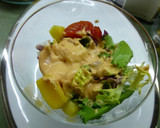 Foto del paso 2 de la receta: Cóctel de marisco con ensalada