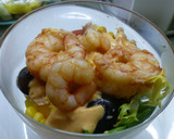 Foto del paso 3 de la receta: Cóctel de marisco con ensalada