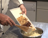 Foto del paso 4 de la receta: Turrón de chocolate blanco con frutos secos
