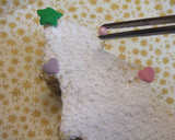 Foto del paso 5 de la receta: Pastelito navideño relleno de dulce de leche y crema chantilly