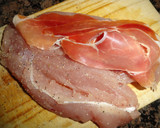 Foto del paso 1 de la receta: Pavo relleno de jamón y queso