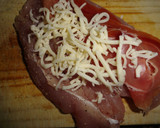 Foto del paso 2 de la receta: Pavo relleno de jamón y queso