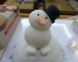Foto del paso 6 de la receta: Cupcake navideño de muñeco de nieve