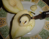 Foto del paso 1 de la receta: Peras al vino con helado y frambuesas