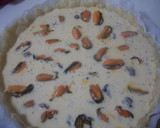 Foto del paso 3 de la receta: Quiche de mejillones con tomates Cherry macerados