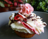 Foto del paso 5 de la receta: Cupcake de nata, chocolate y flor de azúcar