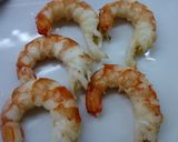 Foto del paso 1 de la receta: Langostinos envueltos en fideos chinos fritos