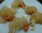 Foto del paso 3 de la receta: Langostinos envueltos en fideos chinos fritos