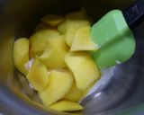 Foto del paso 1 de la receta: Timbal de frutas con queso cremoso y salsa de mango