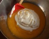Foto del paso 3 de la receta: Crema navideña de mango y frutos rojos al aroma de tyrni