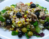 Foto del paso 4 de la receta: Ensalada de Navidad con marisco, fruta, encurtidos y frutos secos