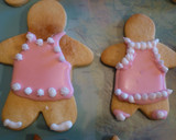Foto del paso 2 de la receta: Galletas de muñecas con vestido