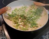 Foto del paso 2 de la receta: Hojaldre con espárragos verdes