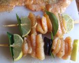 Foto del paso 6 de la receta: Brochetas de pollo con frutas secas, arroces y repollo dorado