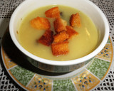 Foto del paso 6 de la receta: Crema de champiñones y setas con pan frito